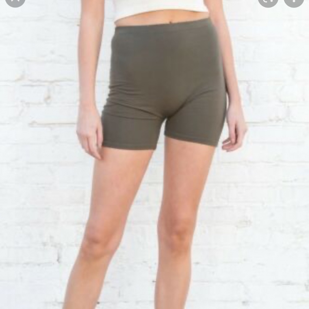 NWT brandy Melville griffin bike shorts